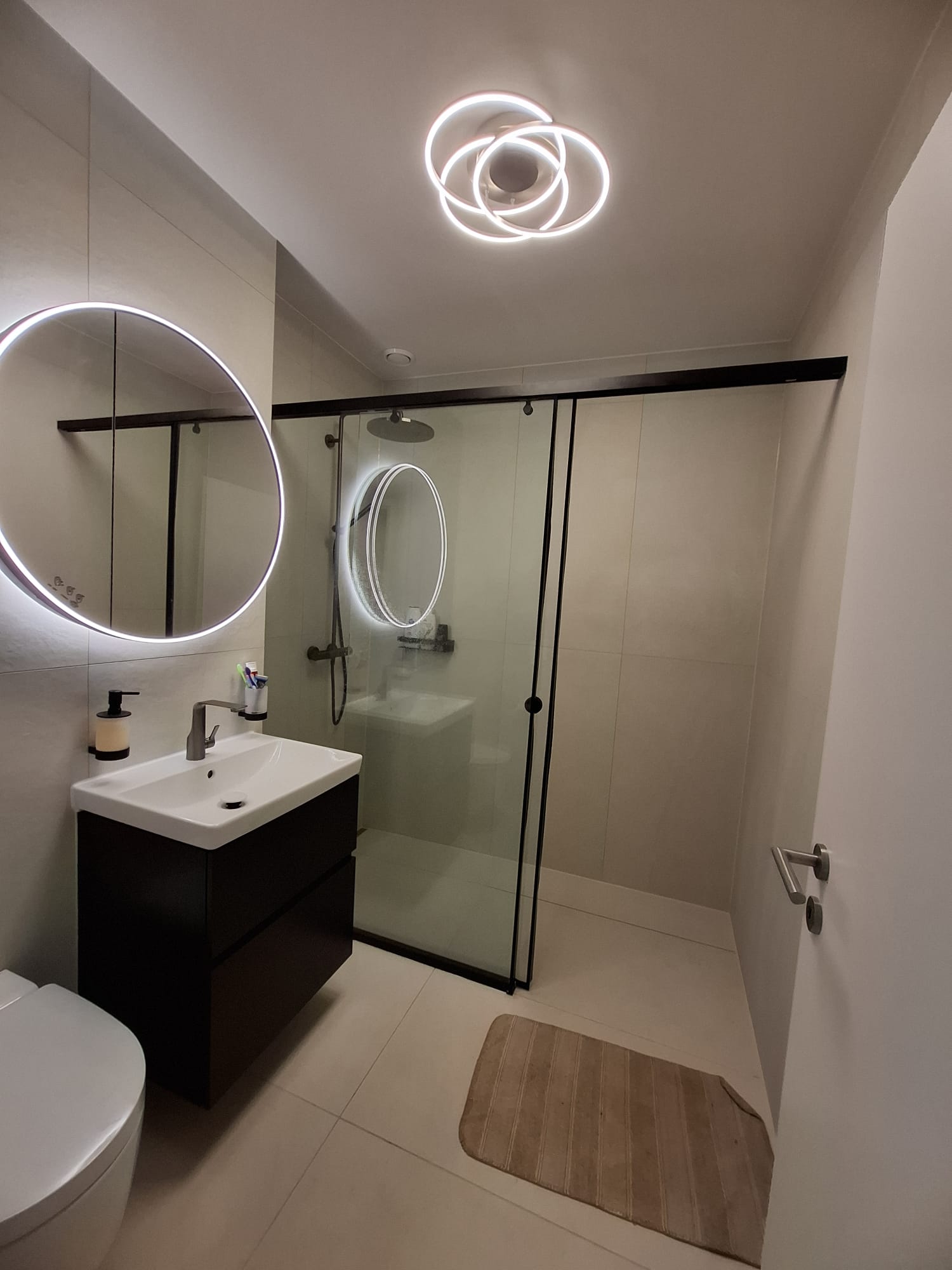 Zwei Badezimmer Umbau