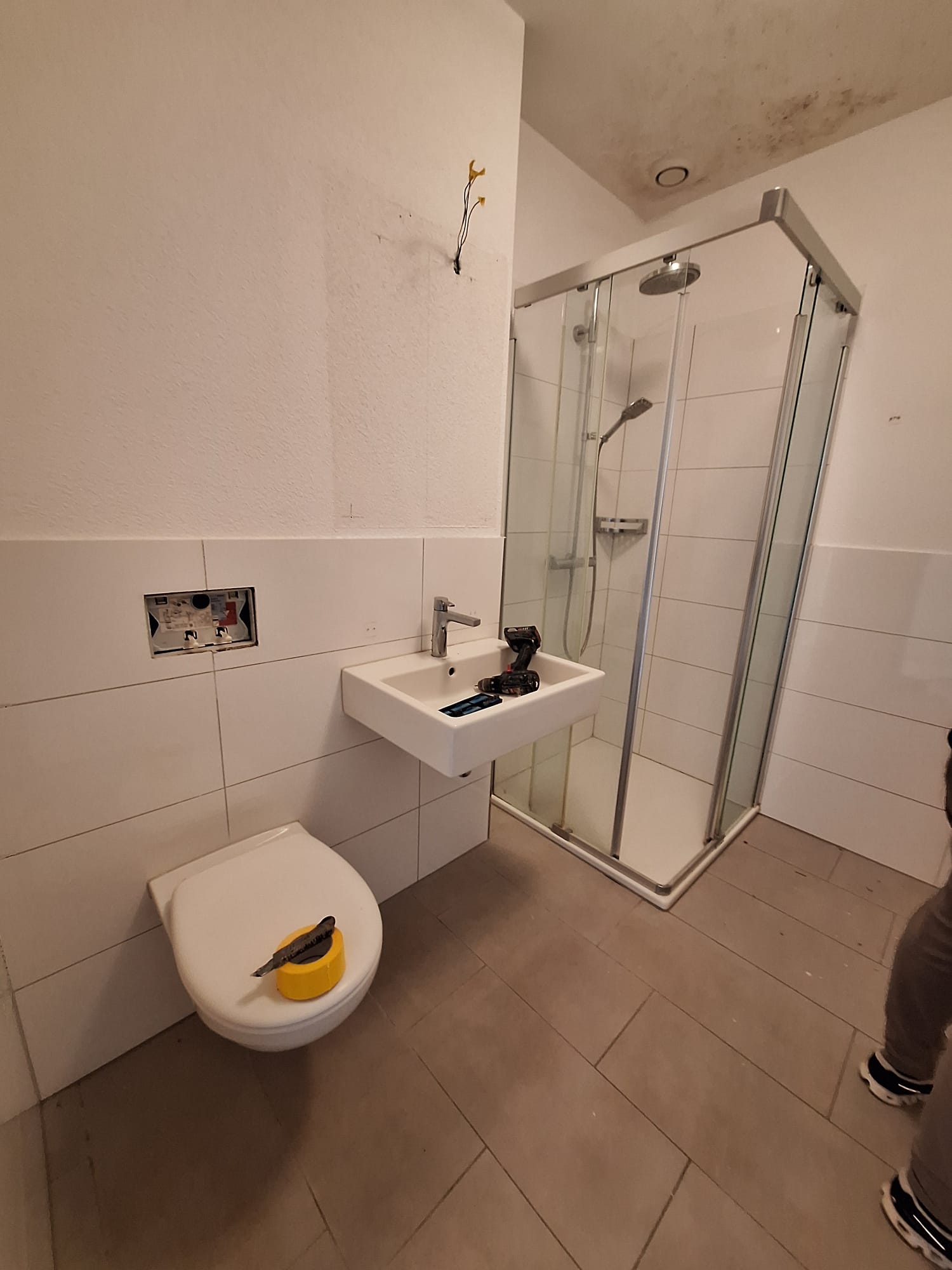 Badezimmer in Baden vor dem Umbau – Bestandsaufnahme 1